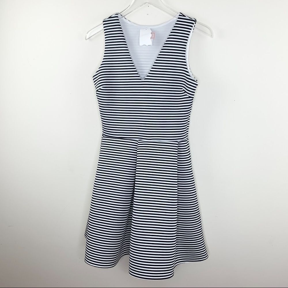 Love‎ Ady Black/White Stripe V-Neck Skater Dress M